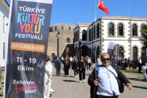 diyarbakir kultur yolu festivali ikinci gununde yogun ilgiyle devam ediyor YTecTIdR.jpg